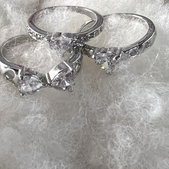 New I set Heart ❤️ 3 💍 Ring  together size 7 - Picture 8 of 9